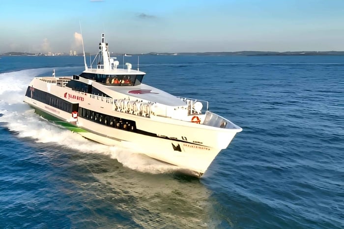Gili Islands: Eka Jaya Fast Ferry to Bali Variety Arrival