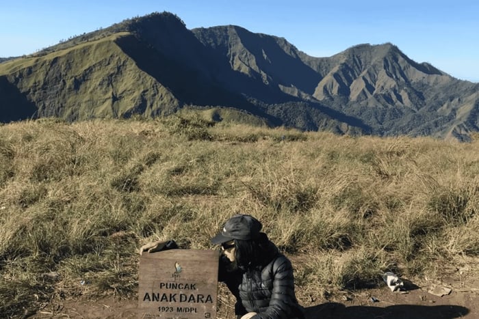 Lombok: Exclusive Anak Dara Hill Overnight Hike with Dinner