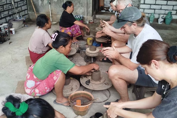 Lombok: Pottery Workshop with Local Artisans