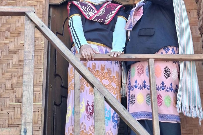 Lombok: Private Sasak Culture Tour with South Beaches