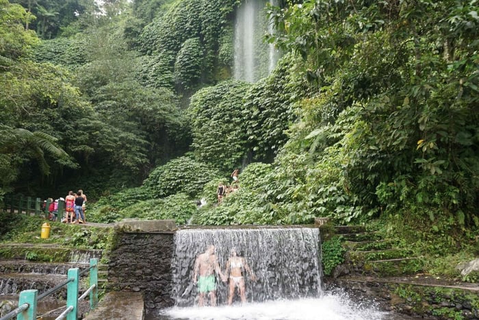 Lombok: Waterfall Benang Kelambu & Rice field Trip