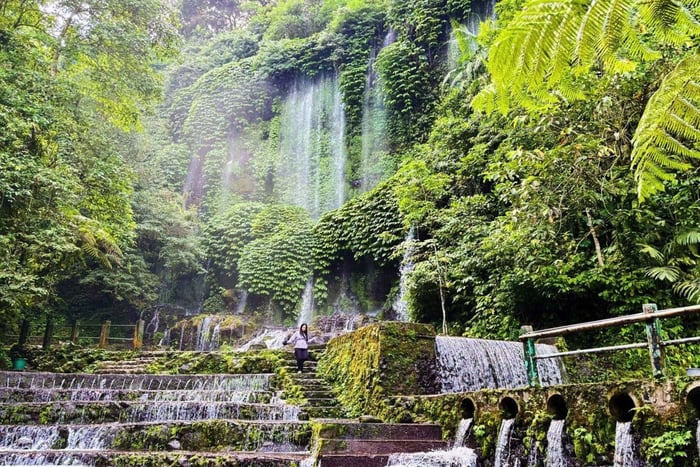 Lombok : cascades, village de poterie et village de tissage