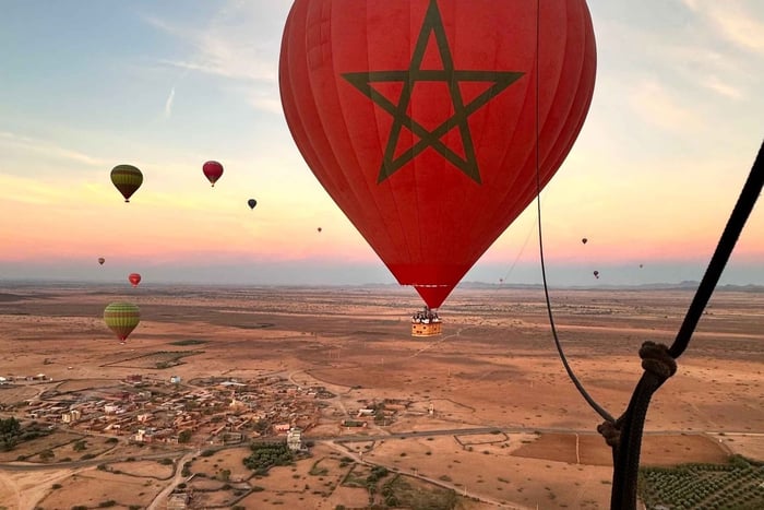 Marrakech: Ballongflygning med berberfrukost och certifikat