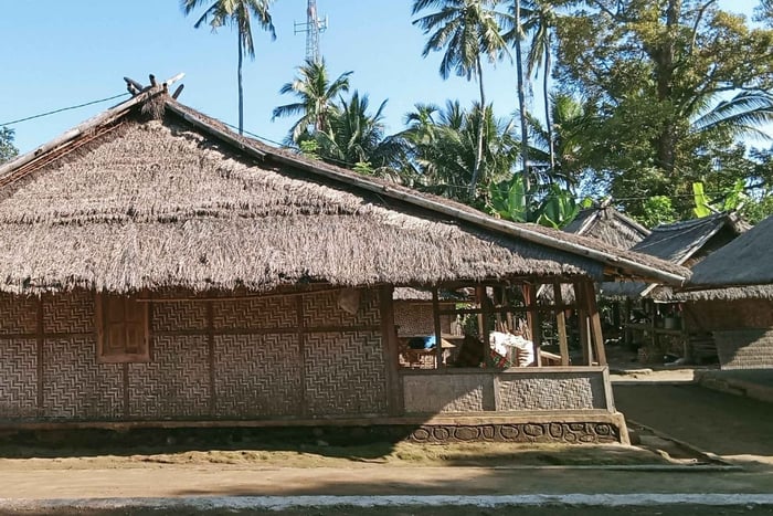 North Lombok: Sasak Village Tour & Sunset Beach Experience