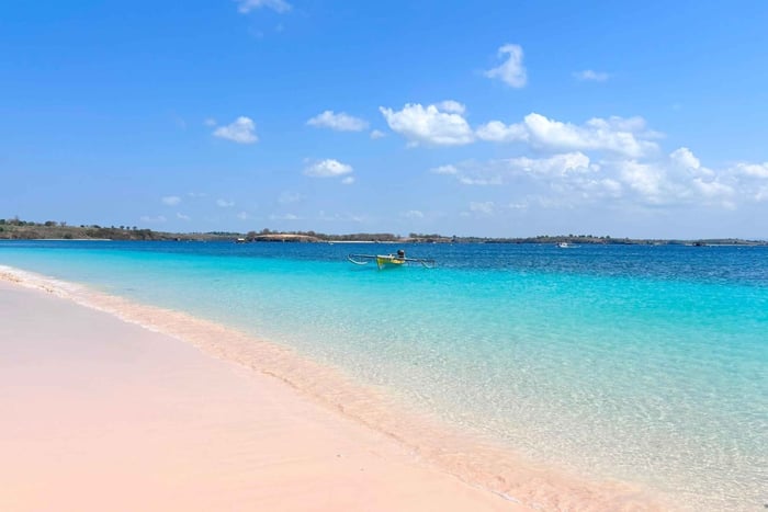Private Boat Tour 3 Pink Beaches & Gili Petelu Snorkeling