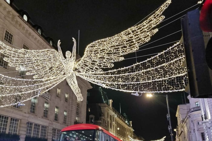 ロンドン：クリスマスライトのガイド付きウォーキングツアー（少人数）
