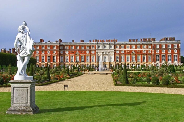 Hampton Court Palace Private tour With Fast Track Entry