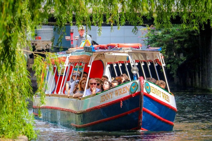 London: Canal Boat Ride on Camden Lock