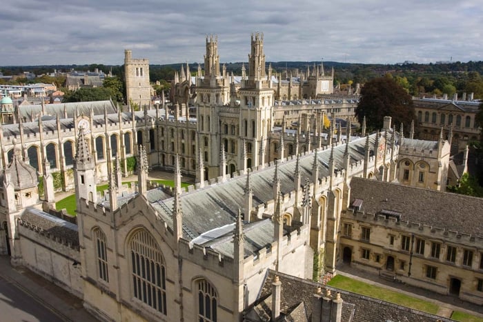 Lontoo: Oxford, Stratford, Cotswolds ja Warwick päiväretki