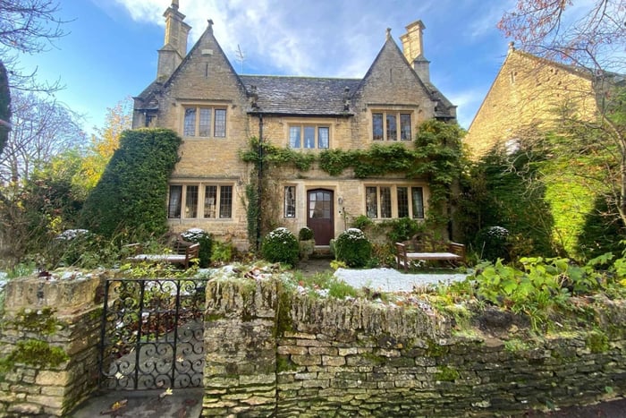 London: Stonehenge and Cotswolds Minibus day trip and ticket