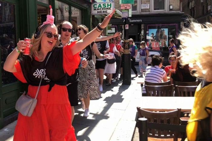 Tour a pie por los musicales del West End de Londres con discoteca silenciosa