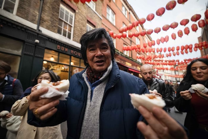 London's Best Bites: Soho & Chinatown Food Walking Tour