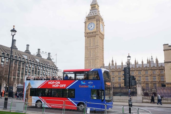 Panorama-Tour im Open-Top-Bus