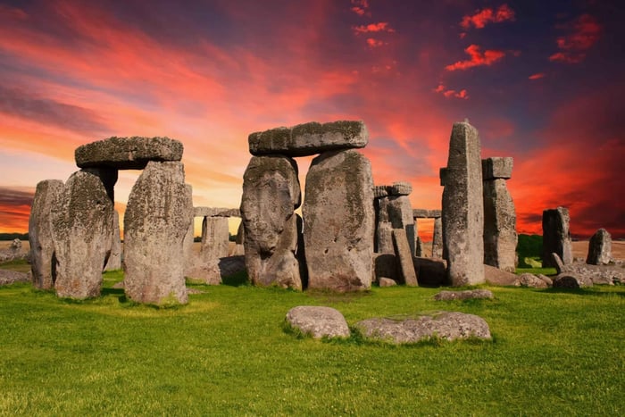 Stonehenge, Cotswolds, and Bath Private Day Trip