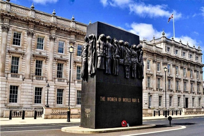 Wartime London Walking Tour with Churchill War Rooms option