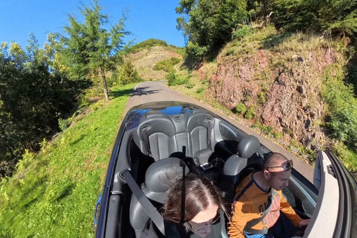 Cabriolet Tour with Skywalk and Câmara de Lobos