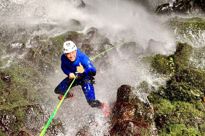 Elite Canyoning L3: The 60m Ribeira Funda Vertical Challenge
