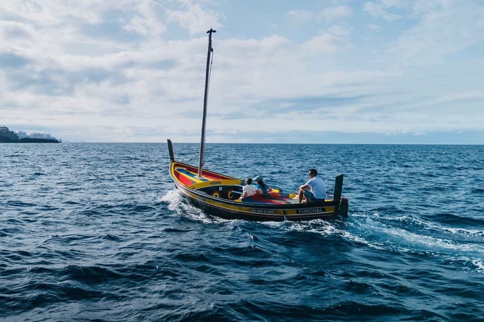 Funchal: Exklusive Tour auf einem typischen Xavelha-Boot