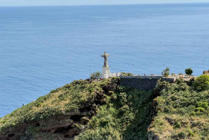 Funchal: privérondleiding oude stad en Cristo Rei per tuktuk