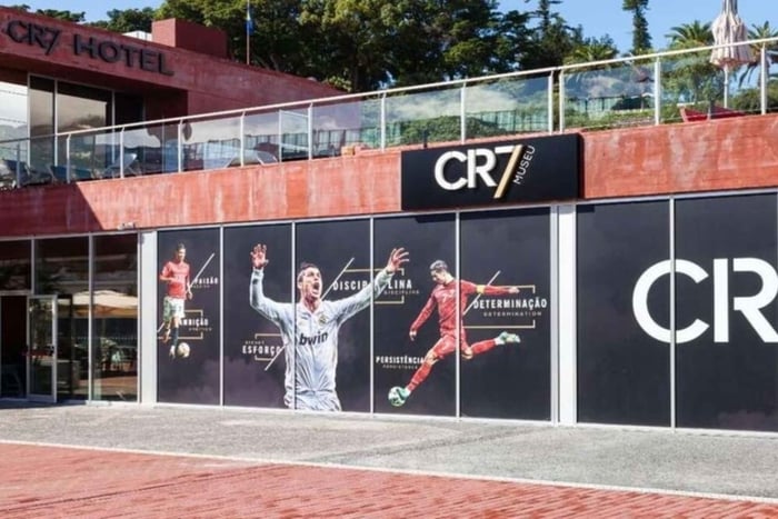 Funchal: Old Town Tuk Tuk Tour with Drop-Off at CR7 Museum
