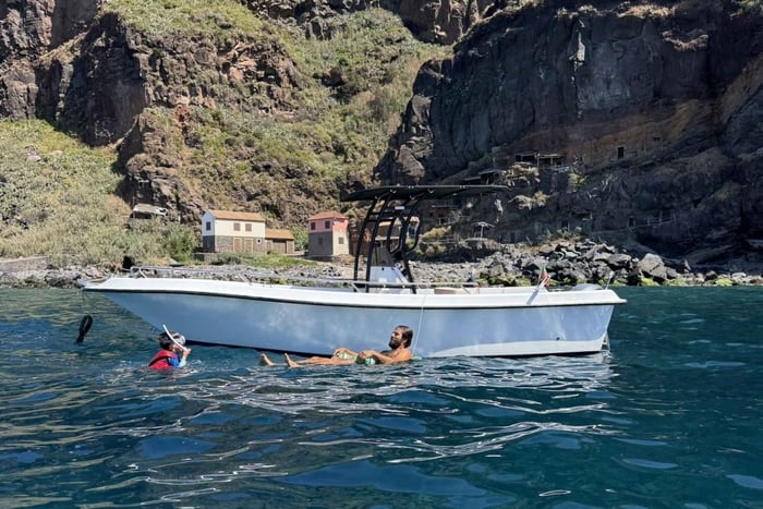 Funchal: Private Bootstour mit Schnorcheln und Paddleboarding