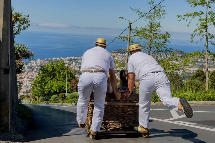 Funchal: Private Tuk-Tuk Tour to Monte Toboggan