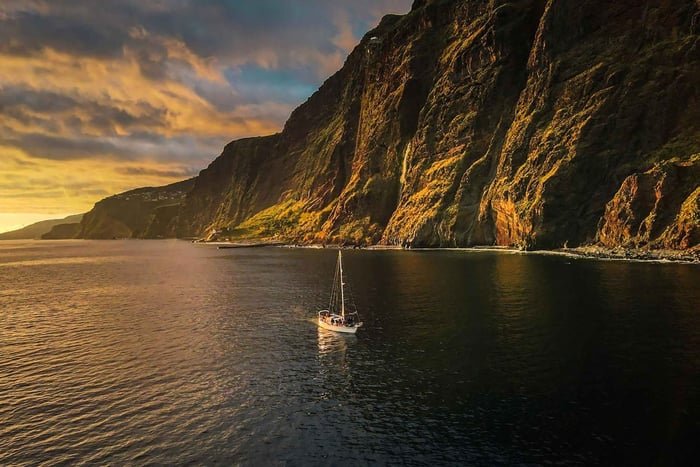 Funchal: Segeltour bei Sonnenuntergang