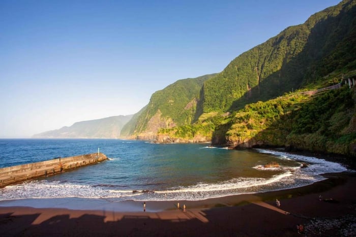 Funchal naar Praia do Seixal: Stranddag Transfer