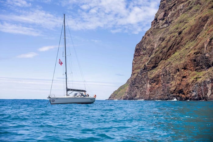 Halbtägige private Yacht-Bootsfahrt ab Funchal mit Snacks und Getränken