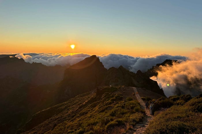 Heavenly Sunset Pico do Arieiro with Snacks & Wine