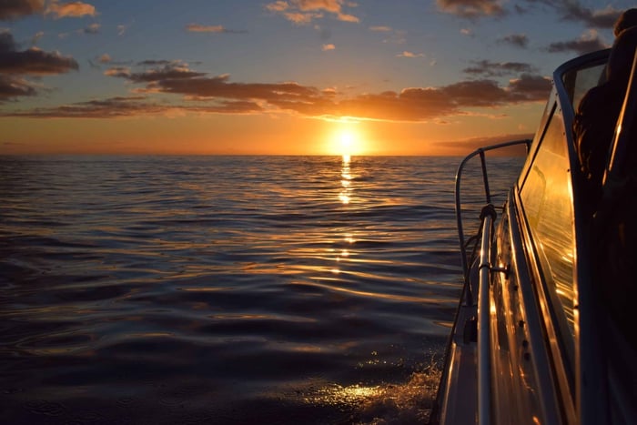 Madère : croisière privée en yacht au coucher du soleil avec plongée en apnée et vin