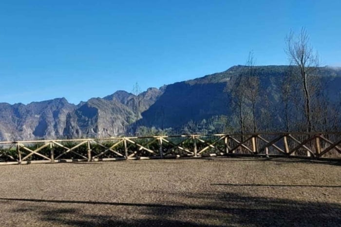 Observation Deck Route along the Slopes between Câmara de Lobos and Ribeira Brava 4x4