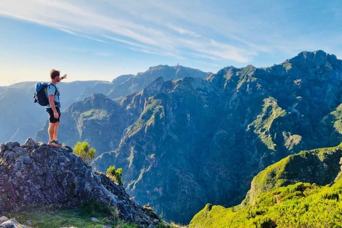 Shuttle-vandretur ved solopgang fra Pico do Arieiro til Pico Ruivo