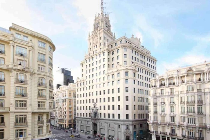 Gran Via Guided Walking Tour