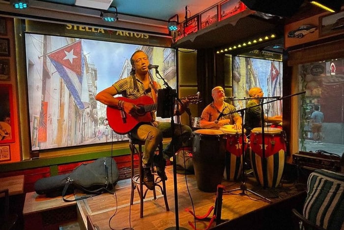 Livemuziek: toegangsbewijs voor salsa- en bachata-avond met mojito