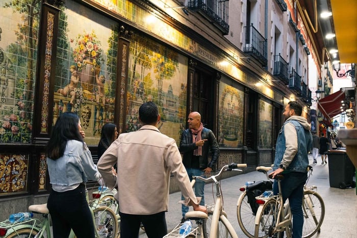 Madrid by Night: Vintagecykel-højdepunkter i små grupper