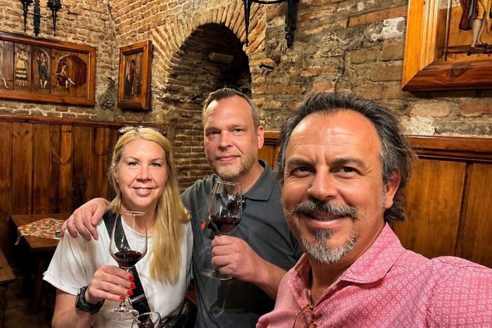 Madrid Centro, Palacio: Tapas Tour & Wine Tasting Experience
