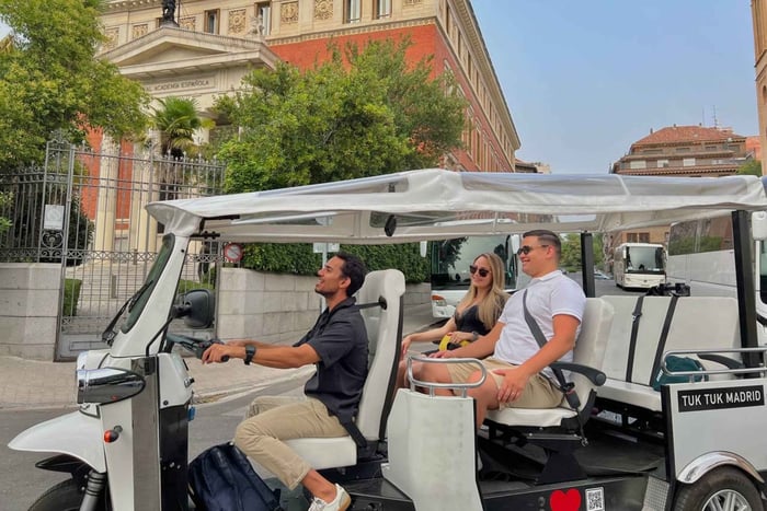 Madrid: Descubre la Ciudad en Tuk Tuk Eléctrico Privado