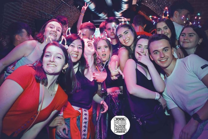 Madrid: Guidet Pub Crawl Madrid-opplevelse og inngang til klubben