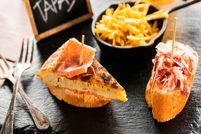 Madrid: Old Madrid Walking Food and Wine Tour