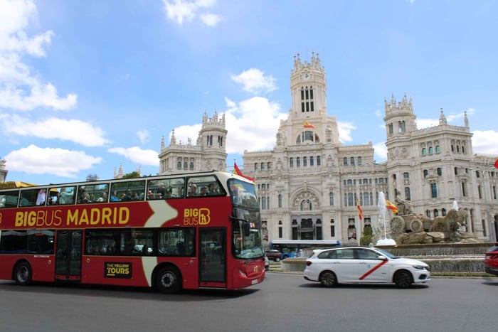 Madrid: Sightseeingtur med åben stor bus og live guide