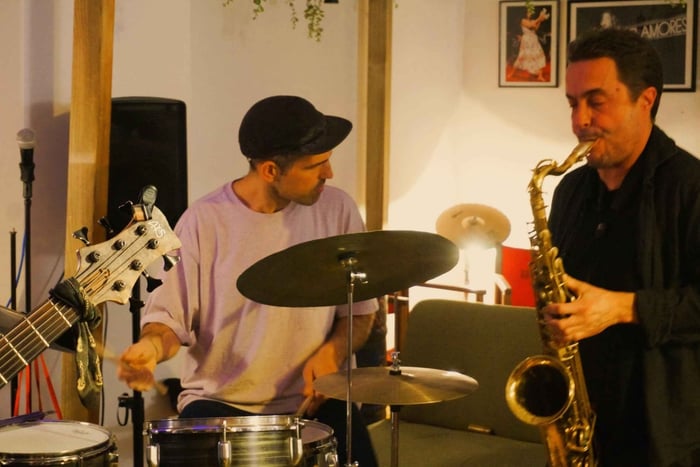 Madrid: Sunday El Rastro Tour, Jazz Jam, and Tapas with Beer