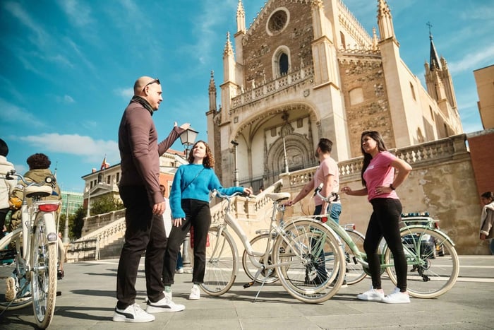 Madrid: Vintage-pyöräretki kaupungin kohokohtiin – pienryhmille