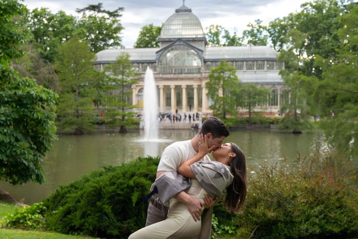 Professional photoshoot in the Retiro park