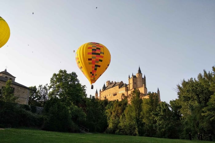 Segovia: giro in mongolfiera con opzione di trasferimento da Madrid