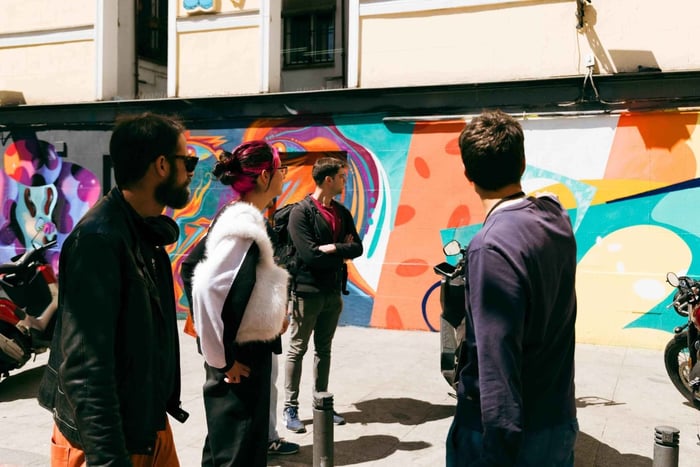 Street art + galleries tour with tapa & drink