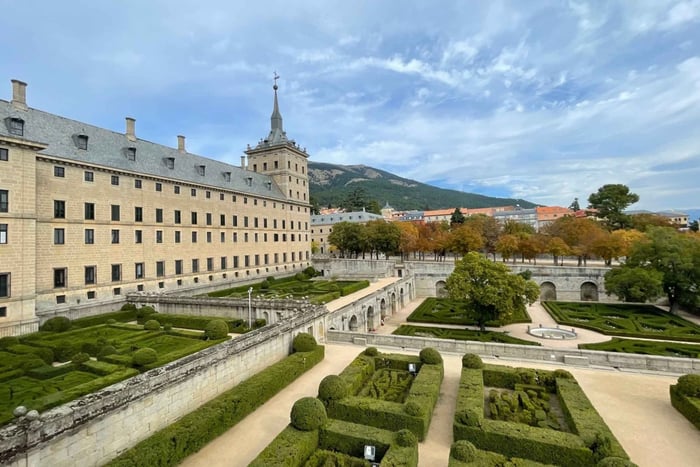 Fra Escorial-klosteret og De Faldnes Dal