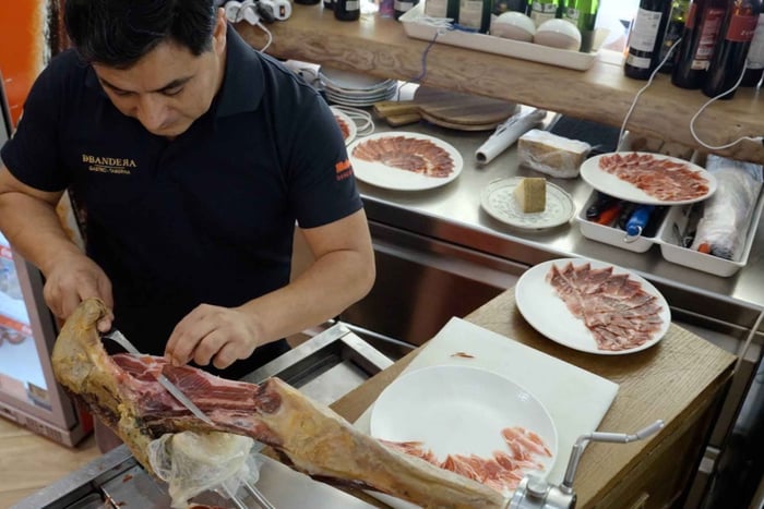 Málaga: E-Bike City Tour & Taste of Spain Food Tour