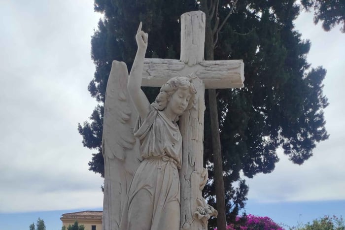 Malaga: historical tour of the English Cemetery