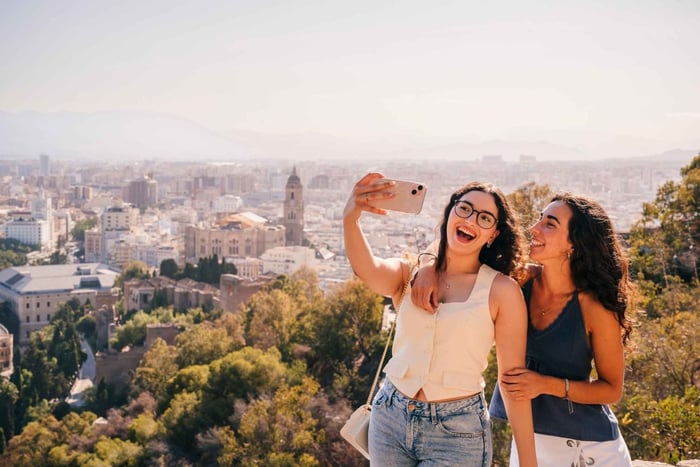 Málaga: panoramische sightseeingtour met een tuktuk van de bergen naar de zee